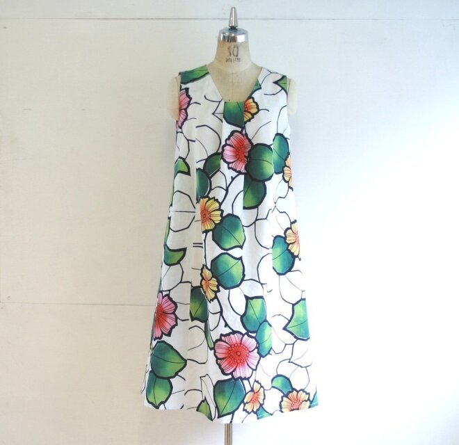 綿　カラフルフラワー　タックワンピース　Mサイズ