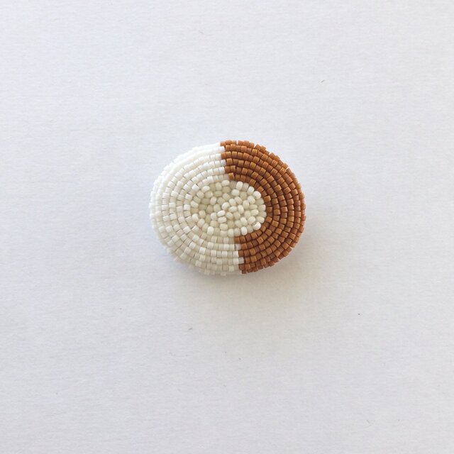 monolog オーバルブローチ MUSTARD