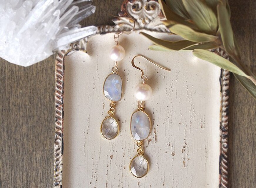 ロイヤルブルームーンストーンとトルマライズクォーツのピアス