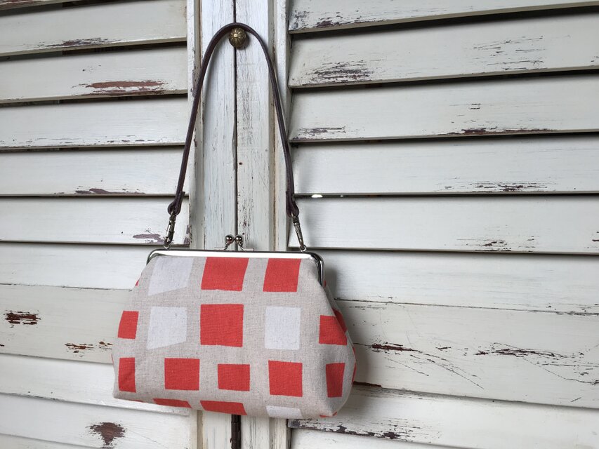 [再出品]　square　がま口ポーチ