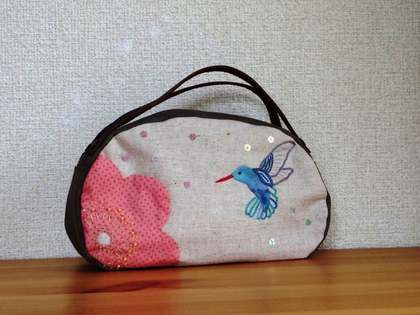 ハチドリのポーチ