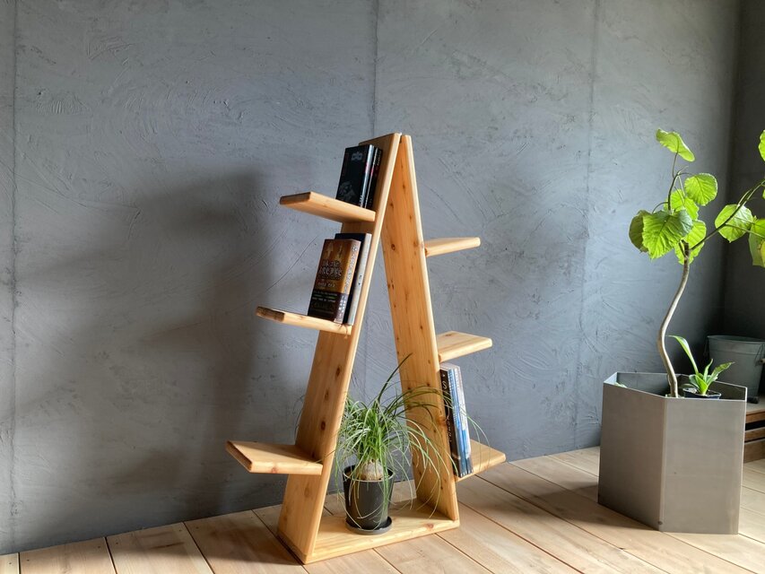 お片付けが楽しくなる「木」のカタチの本棚　【本のナル木】