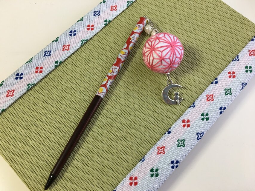 手まりと天然石のかんざし  お正月・成人式・卒業式・結婚式・浴衣