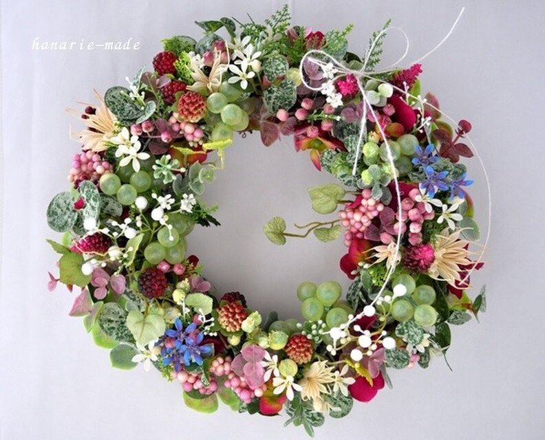 フランボワーズとベリーのリース　白いニゲラをそえて