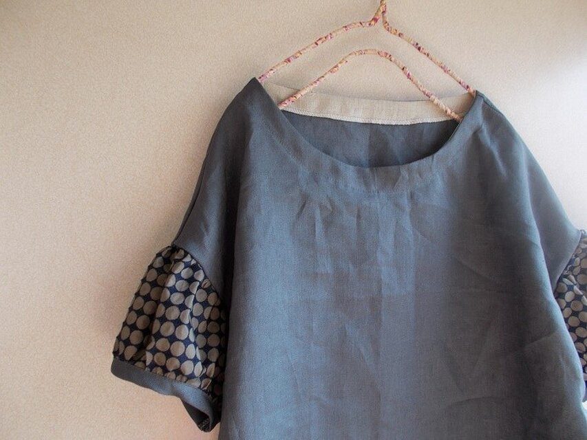 刺繡リネンパフ袖ブラウス