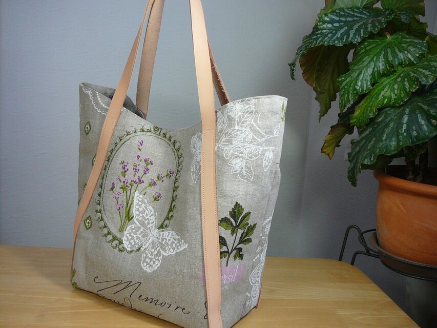 花と白蝶柄フランスリネントートバック