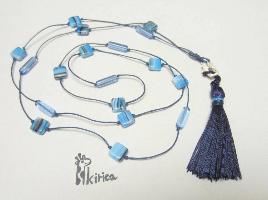 チェコビーズのブルータッセルロングネックレス