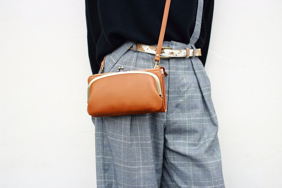 お財布ショルダー　キャメル　がま口　スマホ財布　姫路レザーaw-17nns