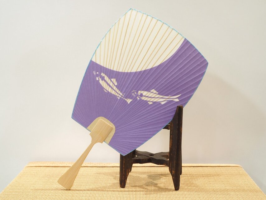 切り絵うちわ　羽子板型　鮎