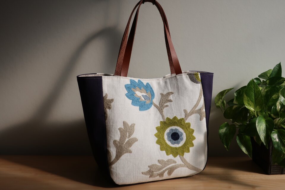 （再販）刺繍花柄イギリスコットントートバック