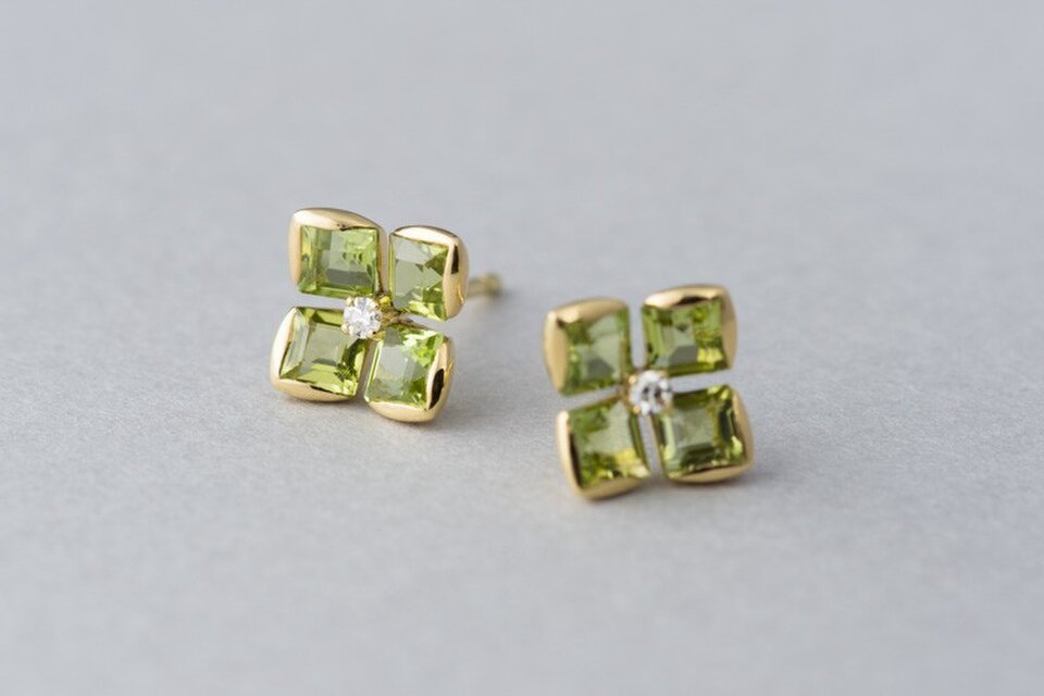 ペリドットダイヤモンドフラワーピアス