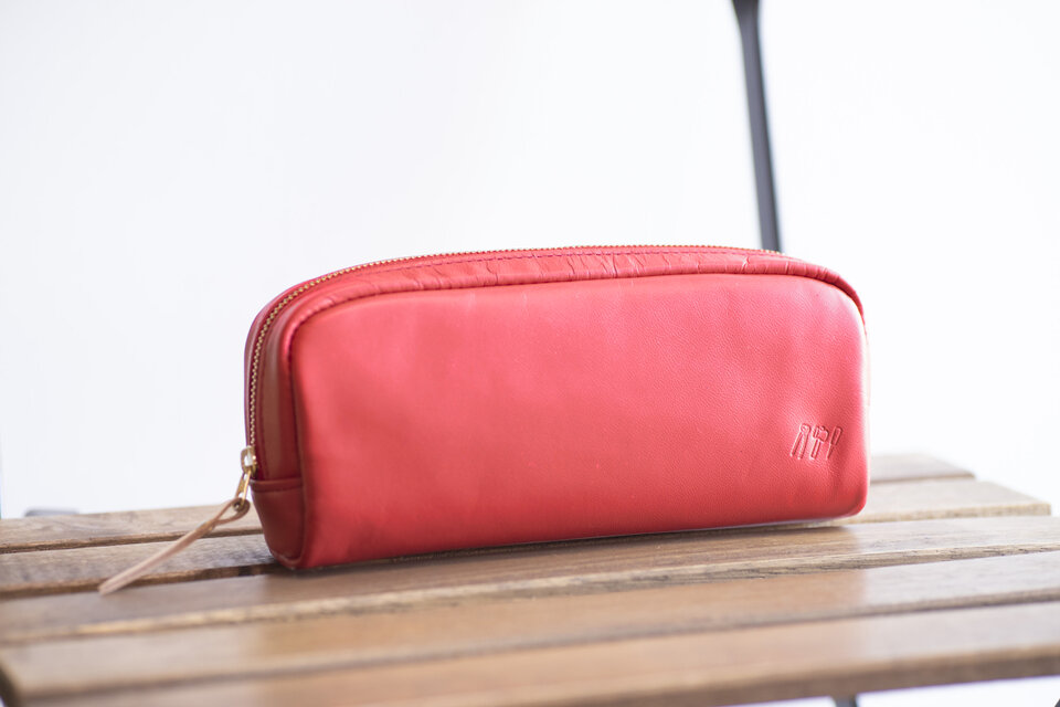 柔らかなポーチ　ホースレザー　ペンケース　レッド　化粧ポーチ　赤apo-06ps