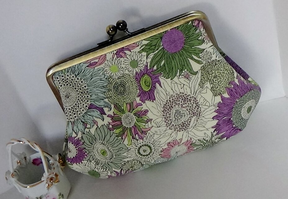 リバティ リネン　がま口ふっくらポーチ スモールスザンヌ