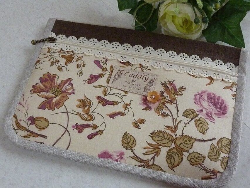 ぺたんこのレースファスナーポーチ（リバティ：ガーデンピンク系）