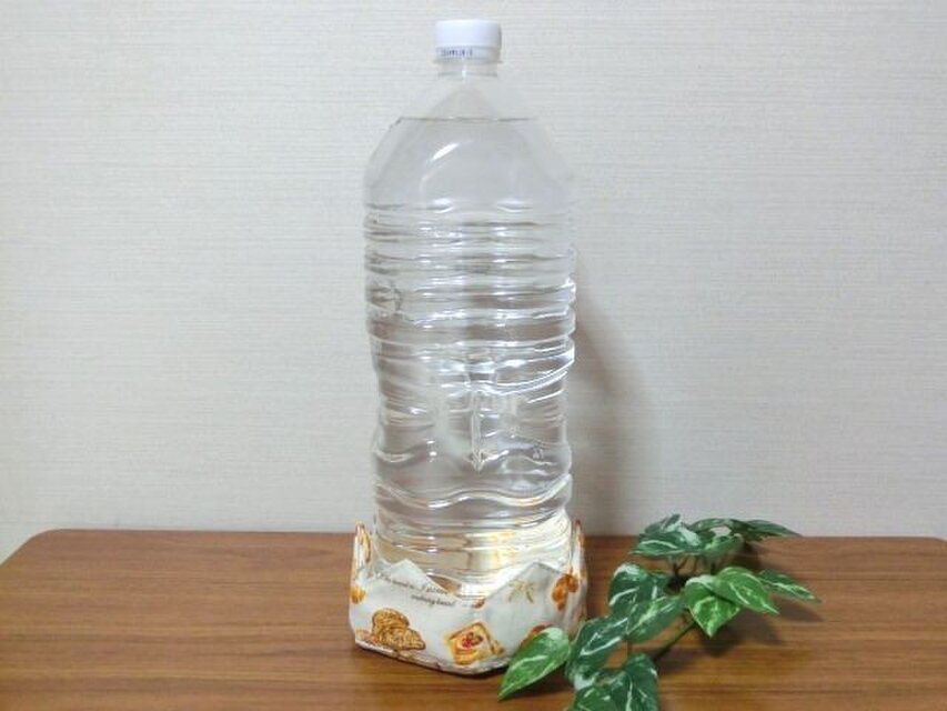 大型ペットボトルに　立体コースター　パン柄 　小物入れにも