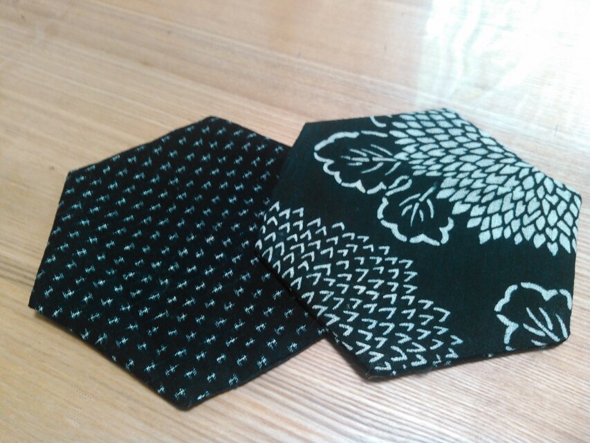 ヴィンテージ藍の型染めコースター　2枚セット　秋空の縁側でお茶しませんか