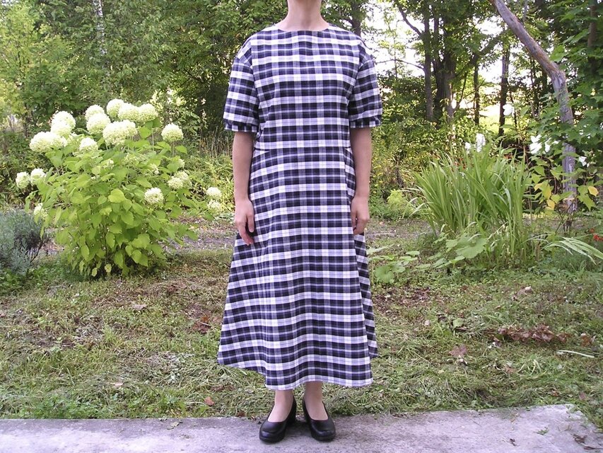 播州織コットン＊ちょっぴりレトロでシックなモノトーン・チェックのフレアワンピース（白×黒チェック・大）