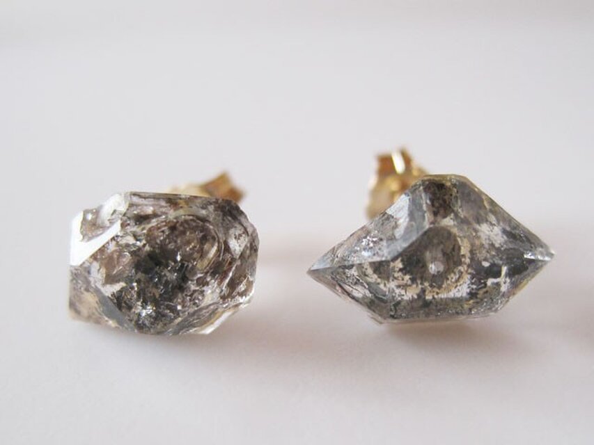 タール入り水晶の原石ピアス／Pakistan 14kgf DT/両剣水晶 14KGF