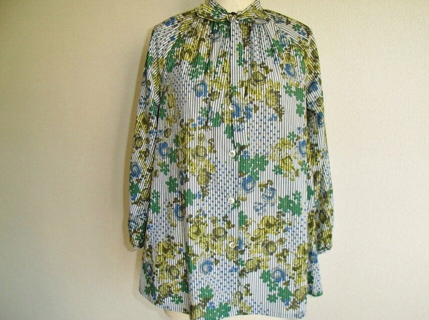 綿ローンのラグラン袖ボーブラウス