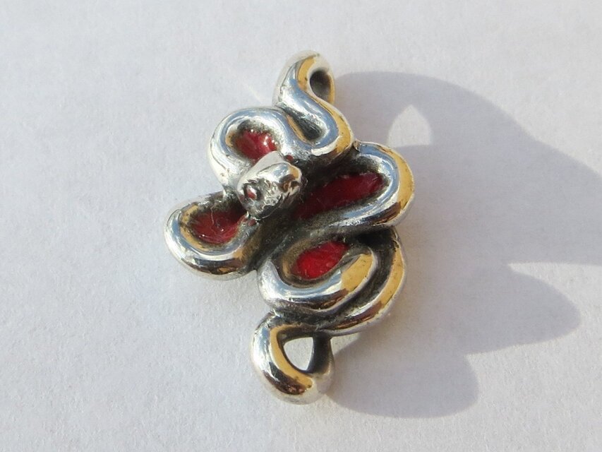 蛇のペンダント