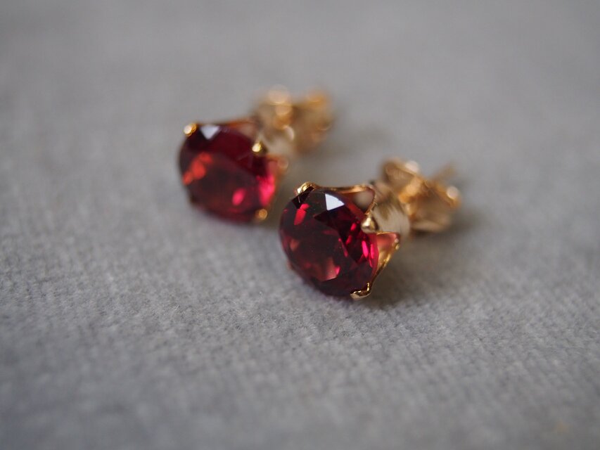 14kgf 宝石質ブリリアンカットのガーネットスタッドピアス k14gf