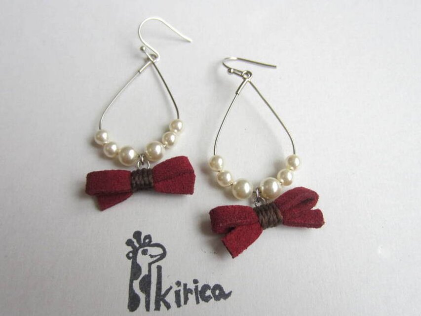 スワロフスキーパールのリボンピアス（受注製作）