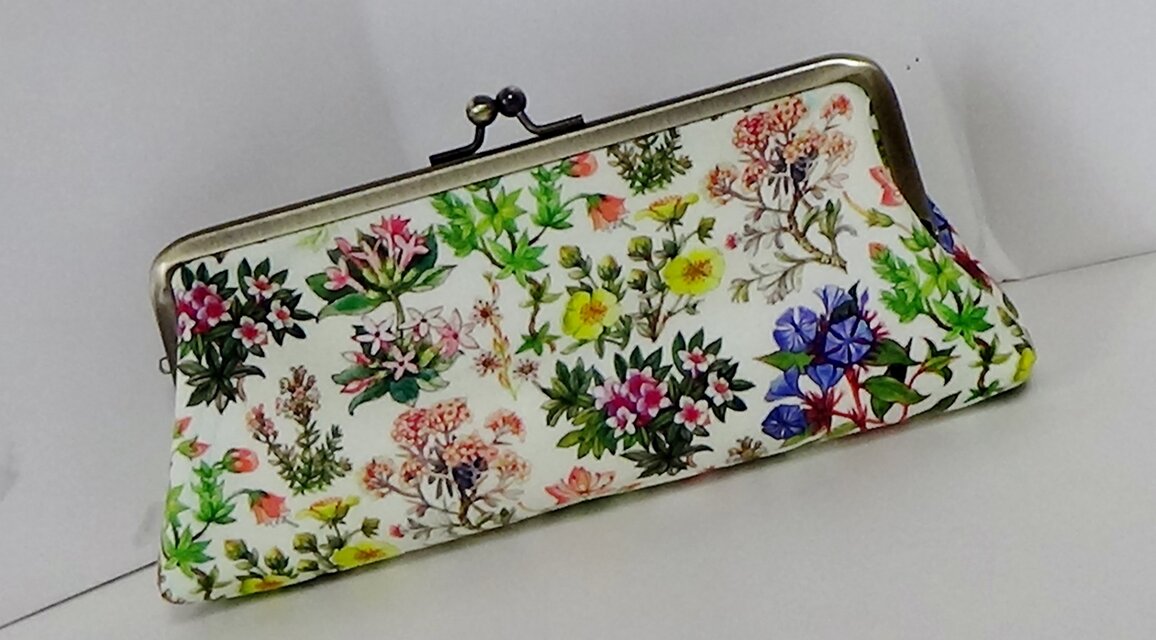 受注製作　リバティ　がま口コスメポーチ　ケニルワース