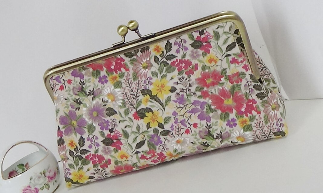 セール品　リバティ　がま口コスメポーチ　ティンダル