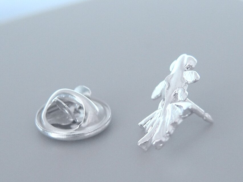 金魚ブローチ出目金(デメキン）銀細工 シルバー925鏡面磨き | iichi