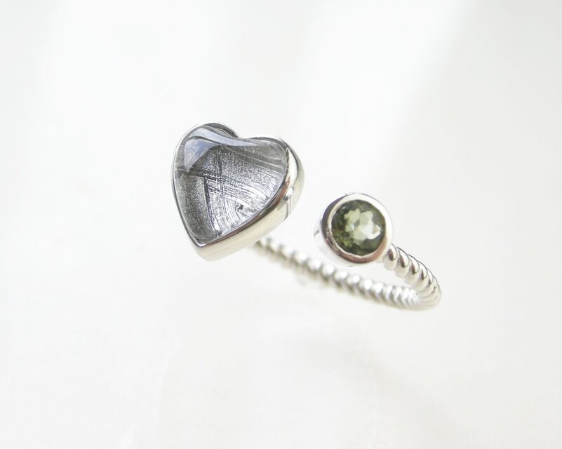 【専用】ギベオン リビアン モルダバイト モリオン 4石の縦長チャーム シルバー 専用】ギベオン リビアン モルダバイト モリオン 4石の縦長