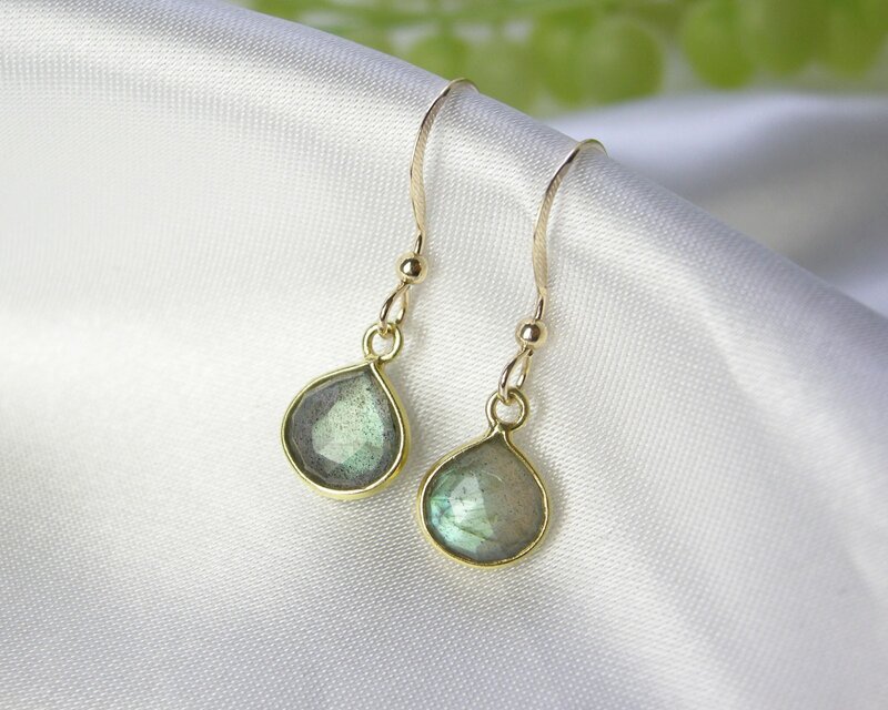 18KGP ラブラドライト ナチュラル 枠留め ゴールド ピアス or ノンホールピアス 天然石