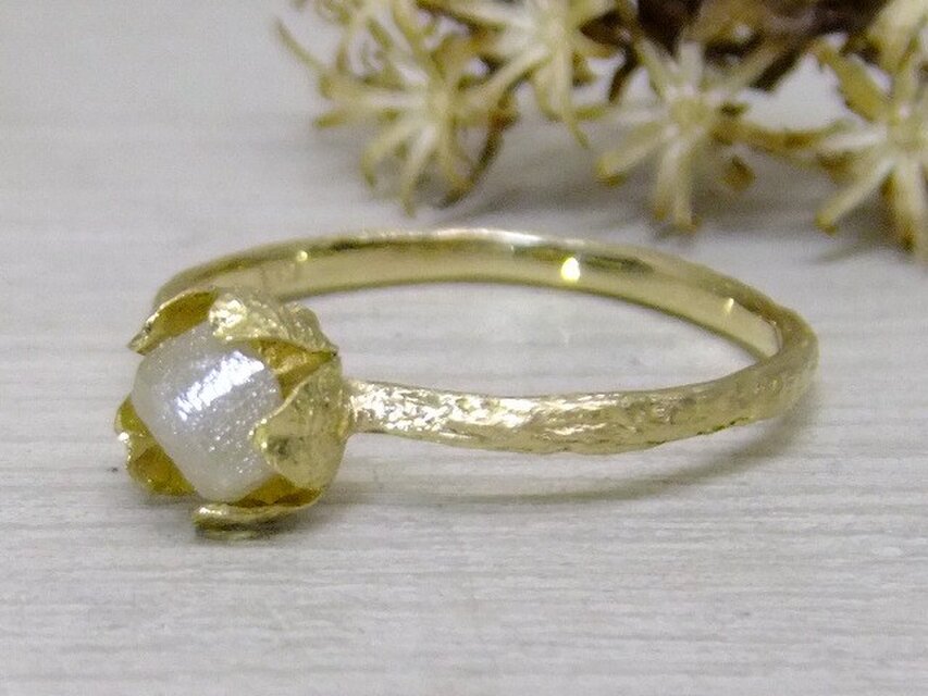『ピエリスの抱擁』ダイヤ原石＊K18ring