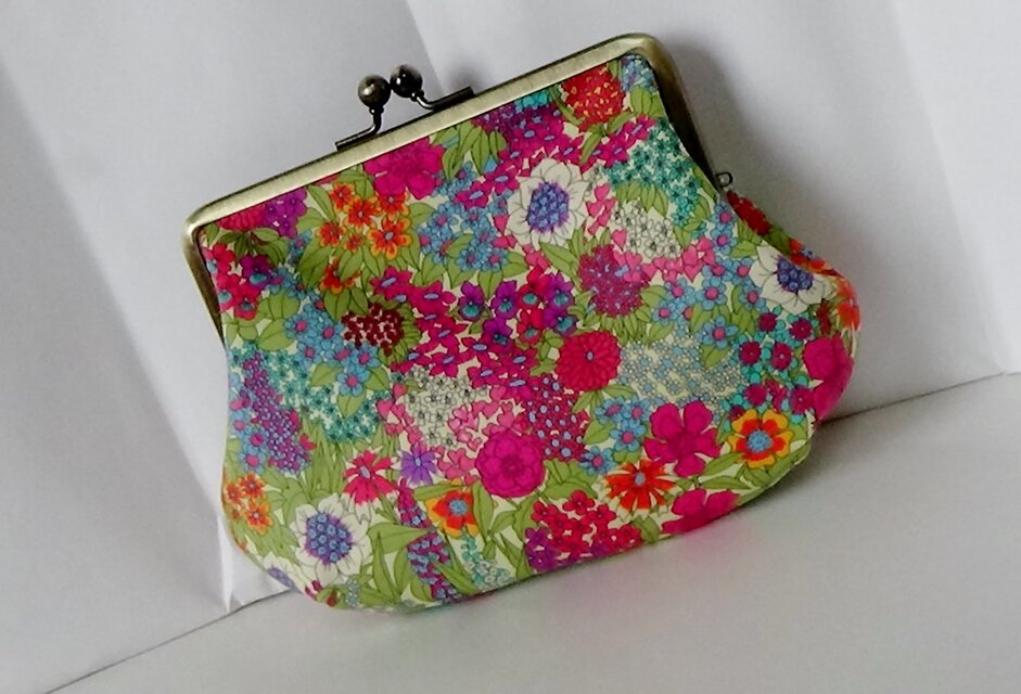 リバティ　キアラ　がま口ふっくらポーチ