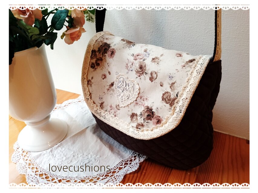 ショコラブラウンのショルダーバッグ♪