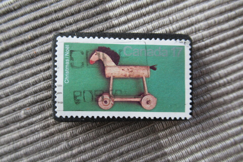 アップサイクル　クリスマス切手ブローチ 2979