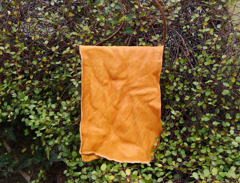 イエローキャメル　しわしわポシェット