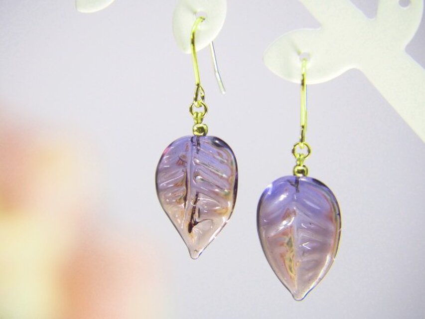 葉っぱのピアス　紫