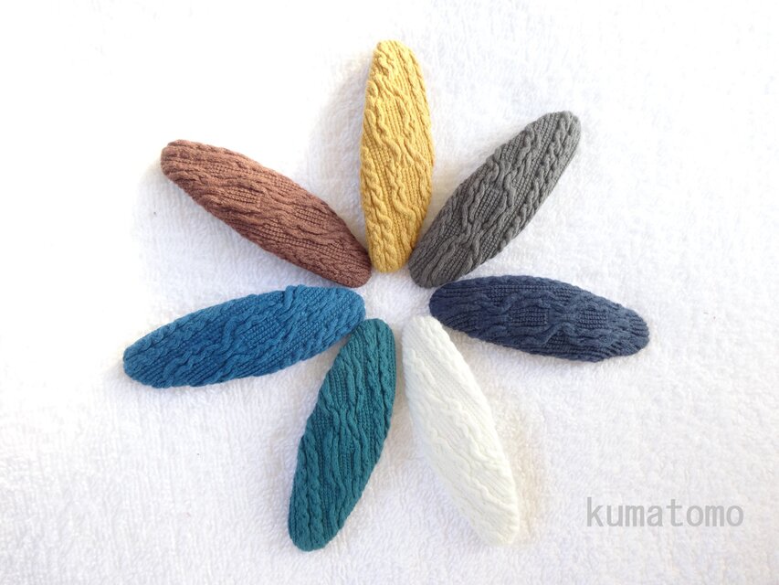 大きめサイズのニットのパッチンピン　