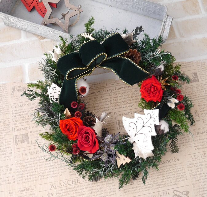 赤バラのクリスマスリース