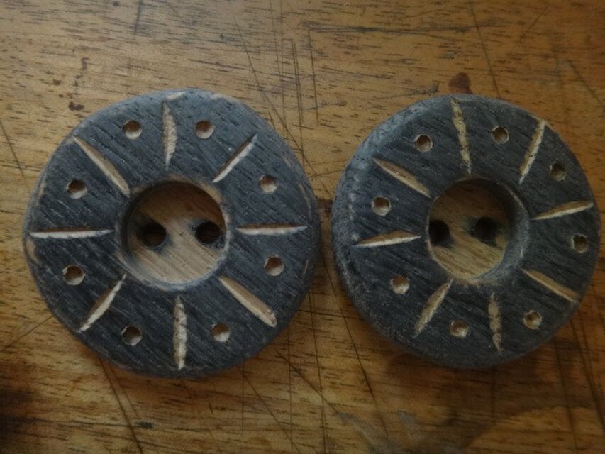 楢の木染め釦　35㎜2個セット