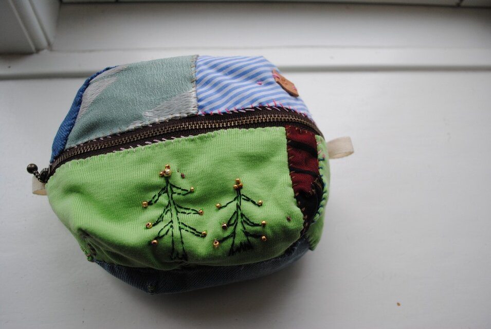 124976182　ポーチ