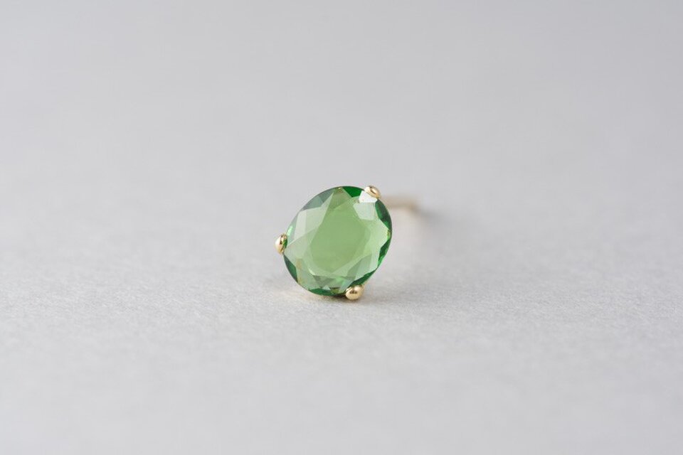 Binoche グリーンガーネット片耳ピアス