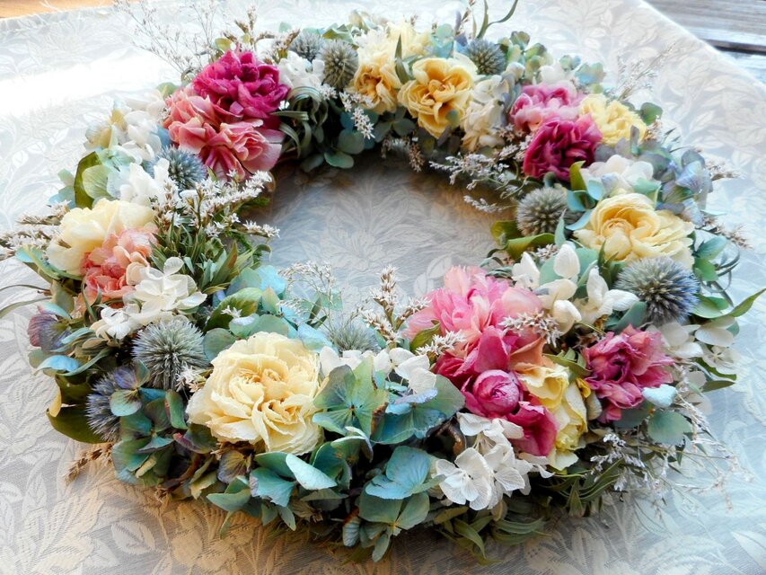 ラナンキュラスとブルーの紫陽花