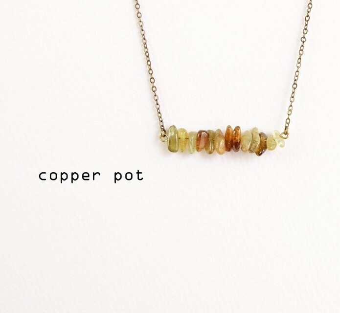 A277【天然石 グリーンガーネット】のさざれバーネックレス　ブラウン～カーキ　チェーンの長さお好みでお作りします