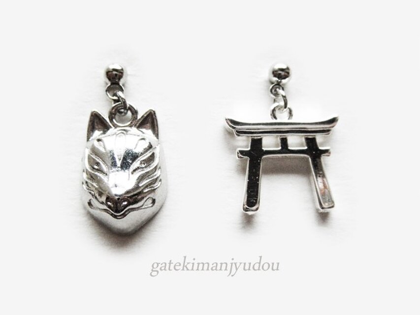 狐面と鳥居のピアス【イヤリング等変更可】