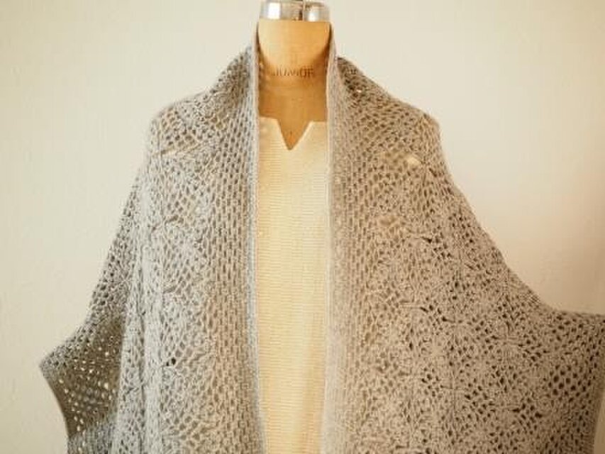ウールアルパカのショールみたいなカーディガン