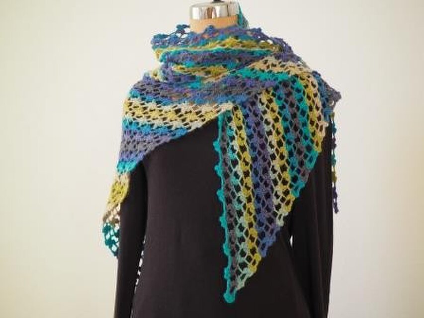 プチフラワーの三角ショール＊ブルー～グリーンのグラデーション