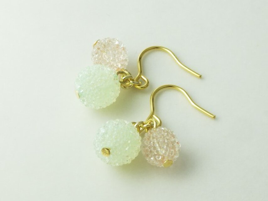 ざらめ玉の二粒ピアス　和菓子っぽい