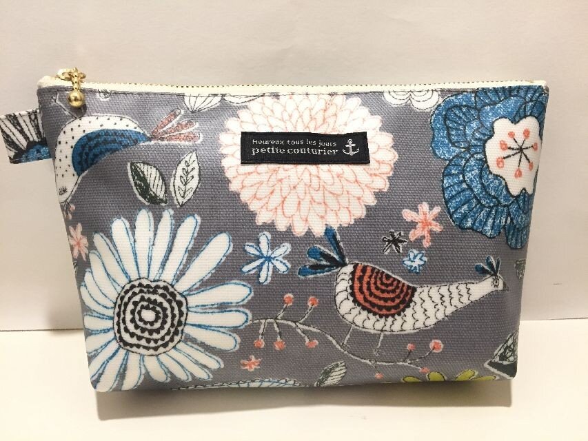 北欧風　花と鳥ラミネートポーチ　グレー