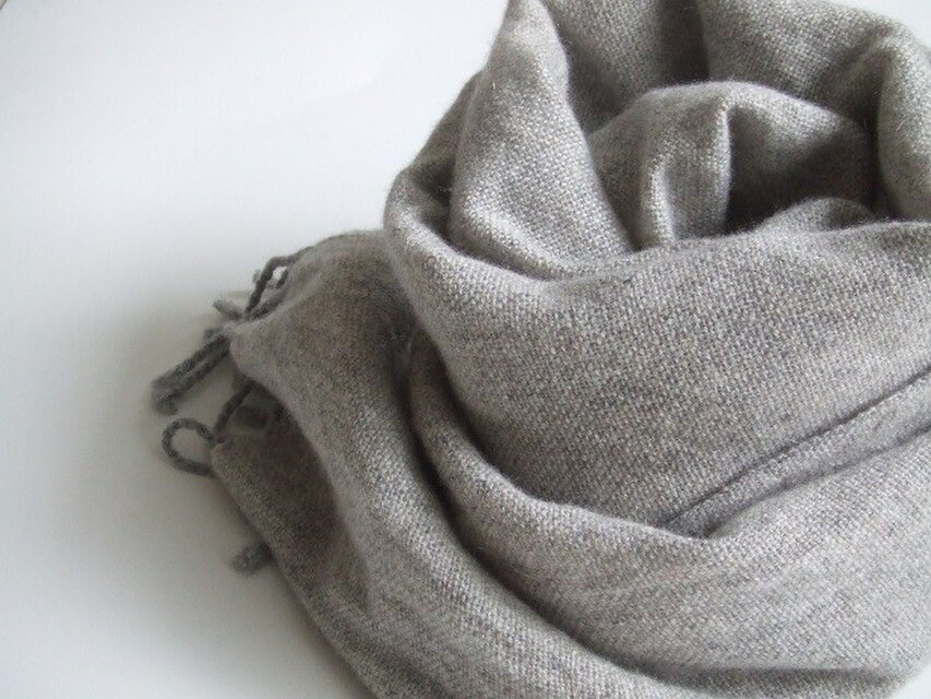 手織りカシミアストール・・薄灰
